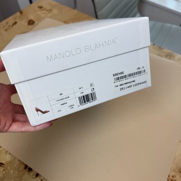 MANOLO BLAHNIK Linen BB 105 Pumps Size 6.5 - Picture 2 of 6